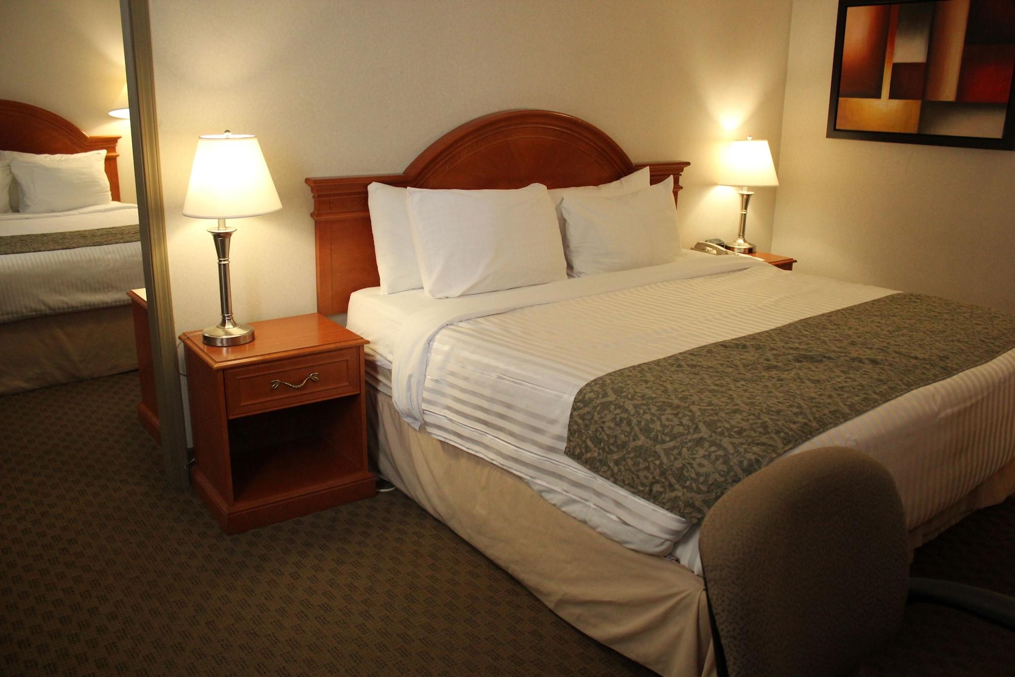 Ramada By Wyndham Edmonton South Hotell Exteriör bild
