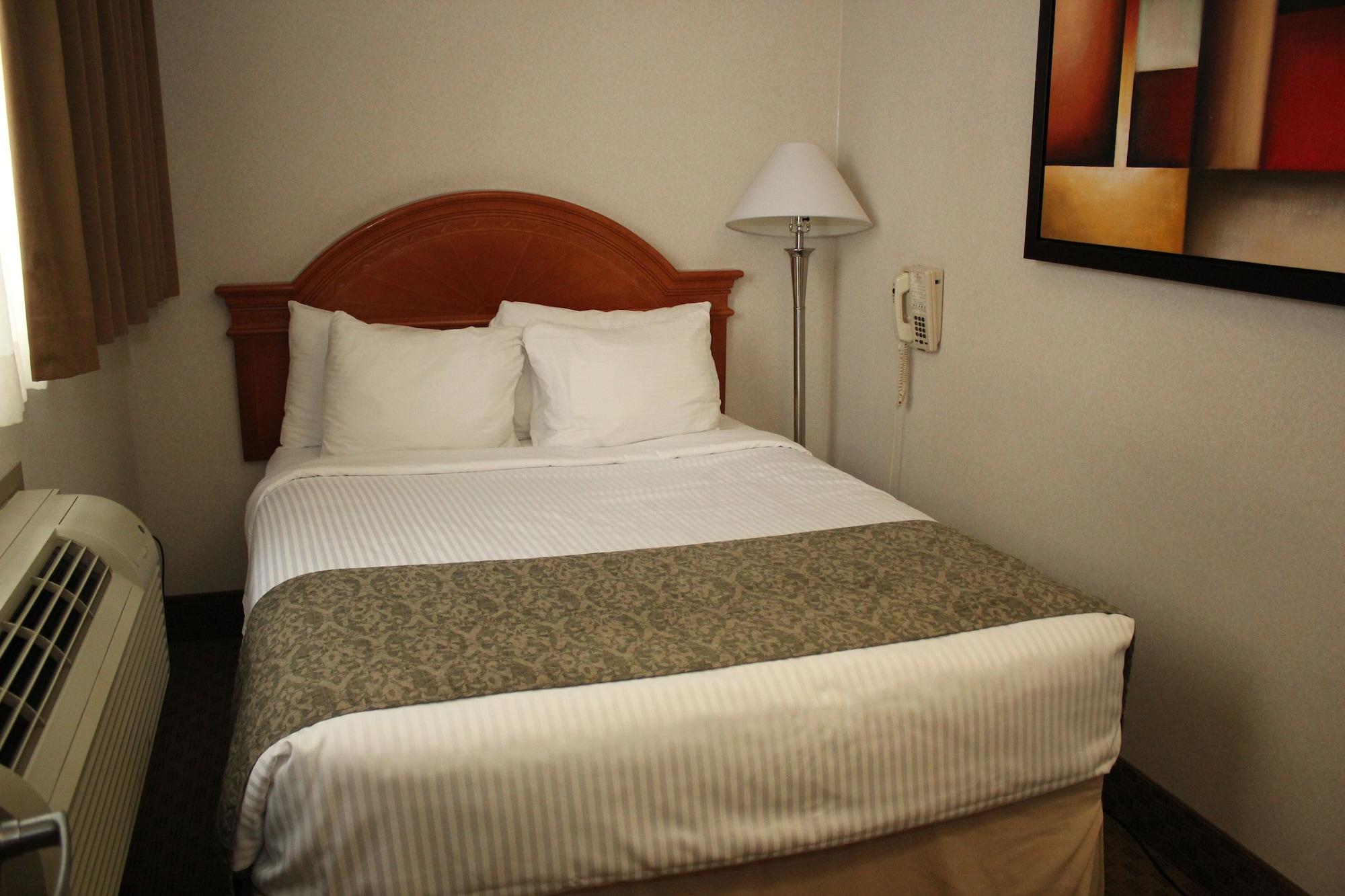 Ramada By Wyndham Edmonton South Hotell Exteriör bild