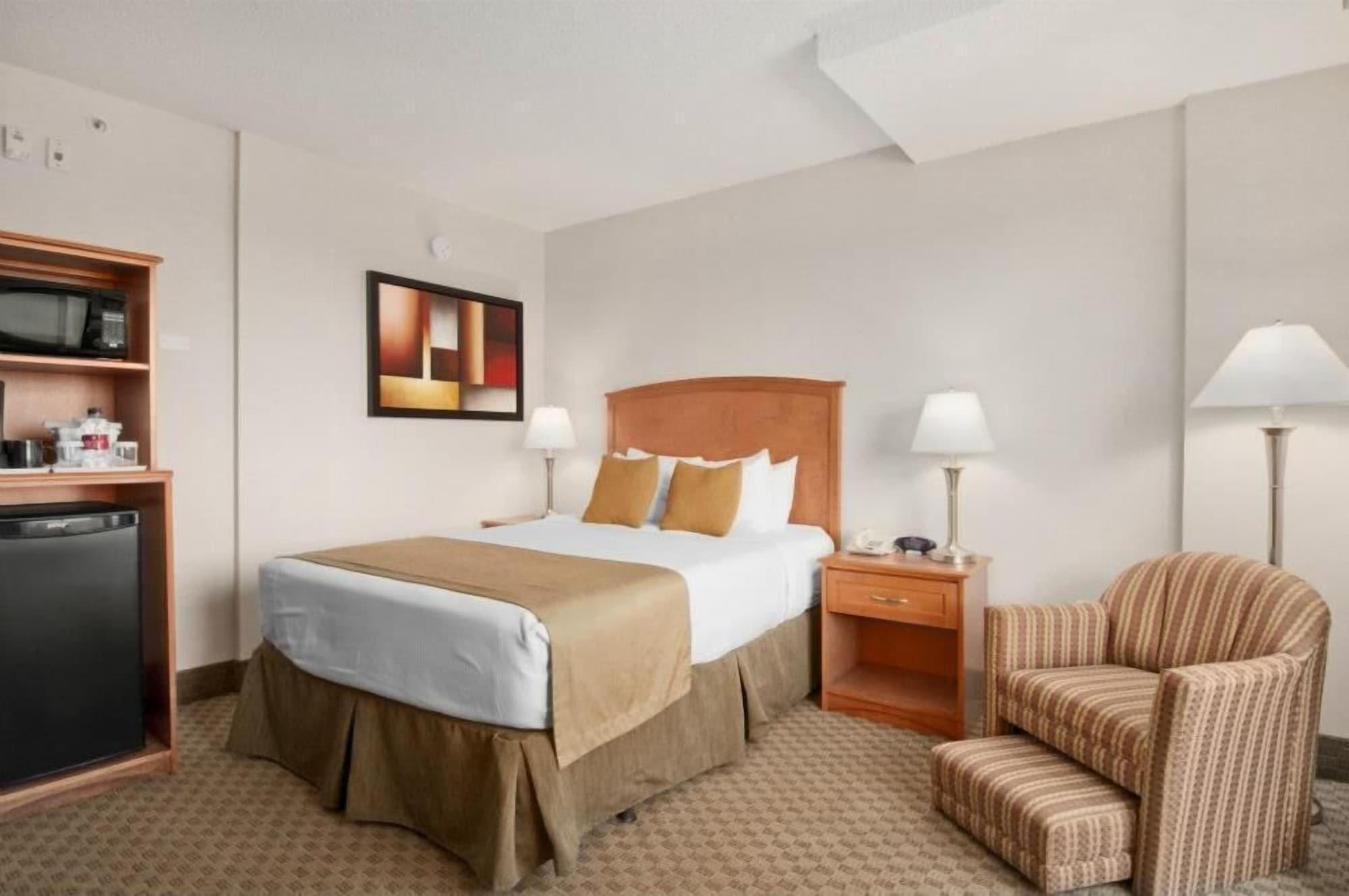 Ramada By Wyndham Edmonton South Hotell Exteriör bild