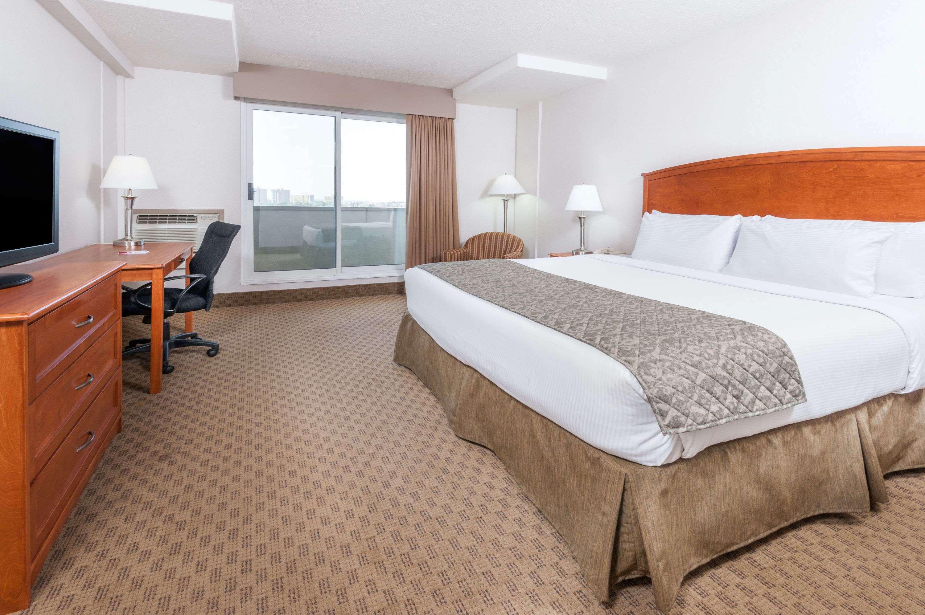 Ramada By Wyndham Edmonton South Hotell Exteriör bild