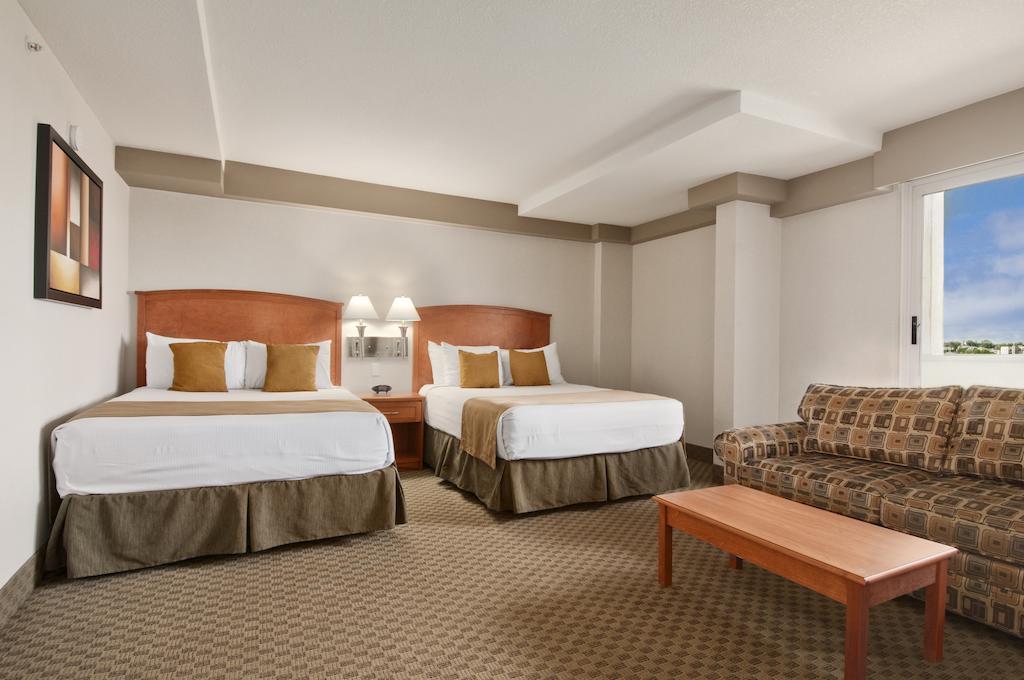 Ramada By Wyndham Edmonton South Hotell Rum bild
