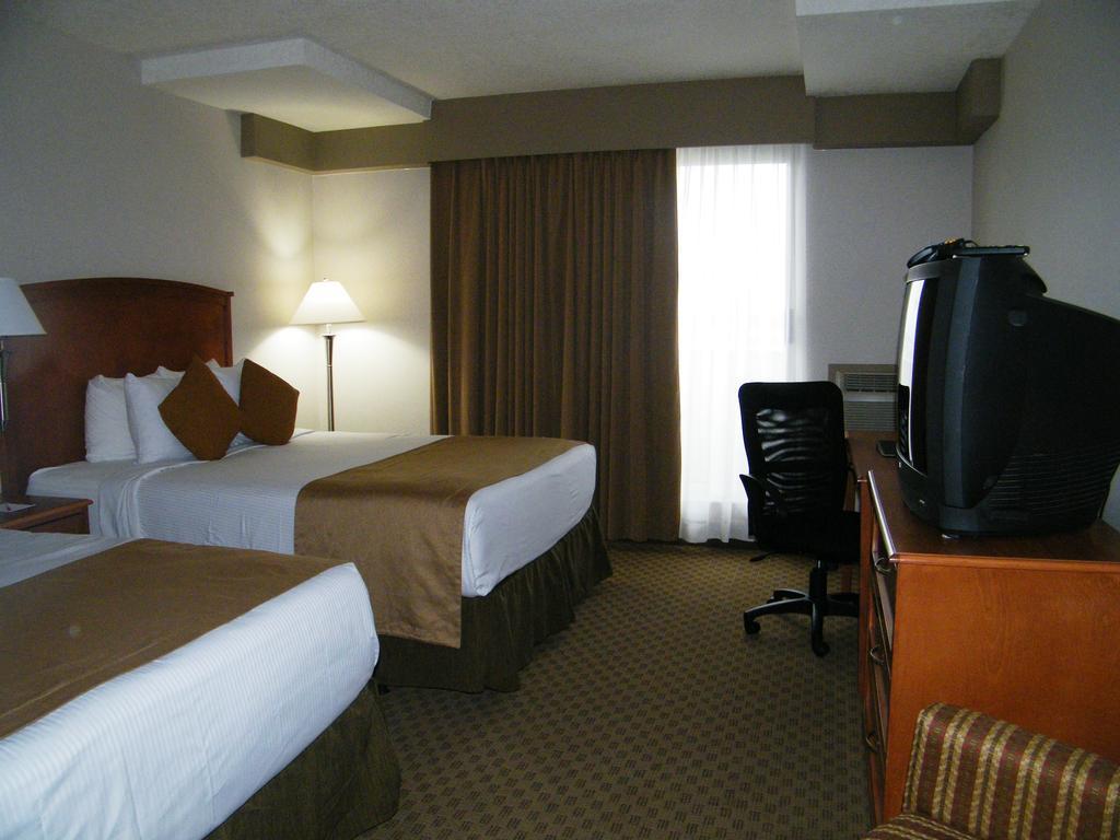 Ramada By Wyndham Edmonton South Hotell Rum bild