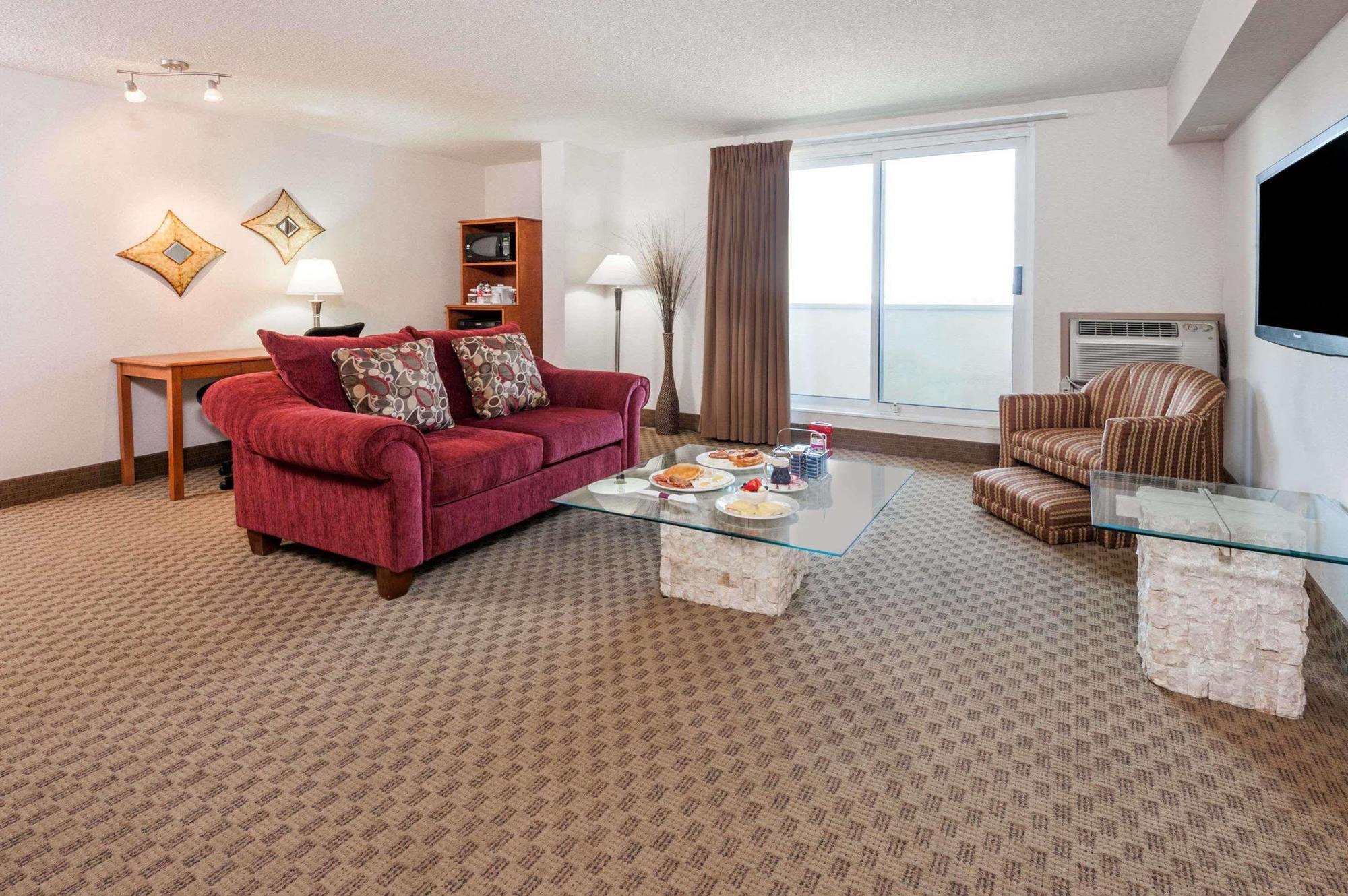 Ramada By Wyndham Edmonton South Hotell Exteriör bild