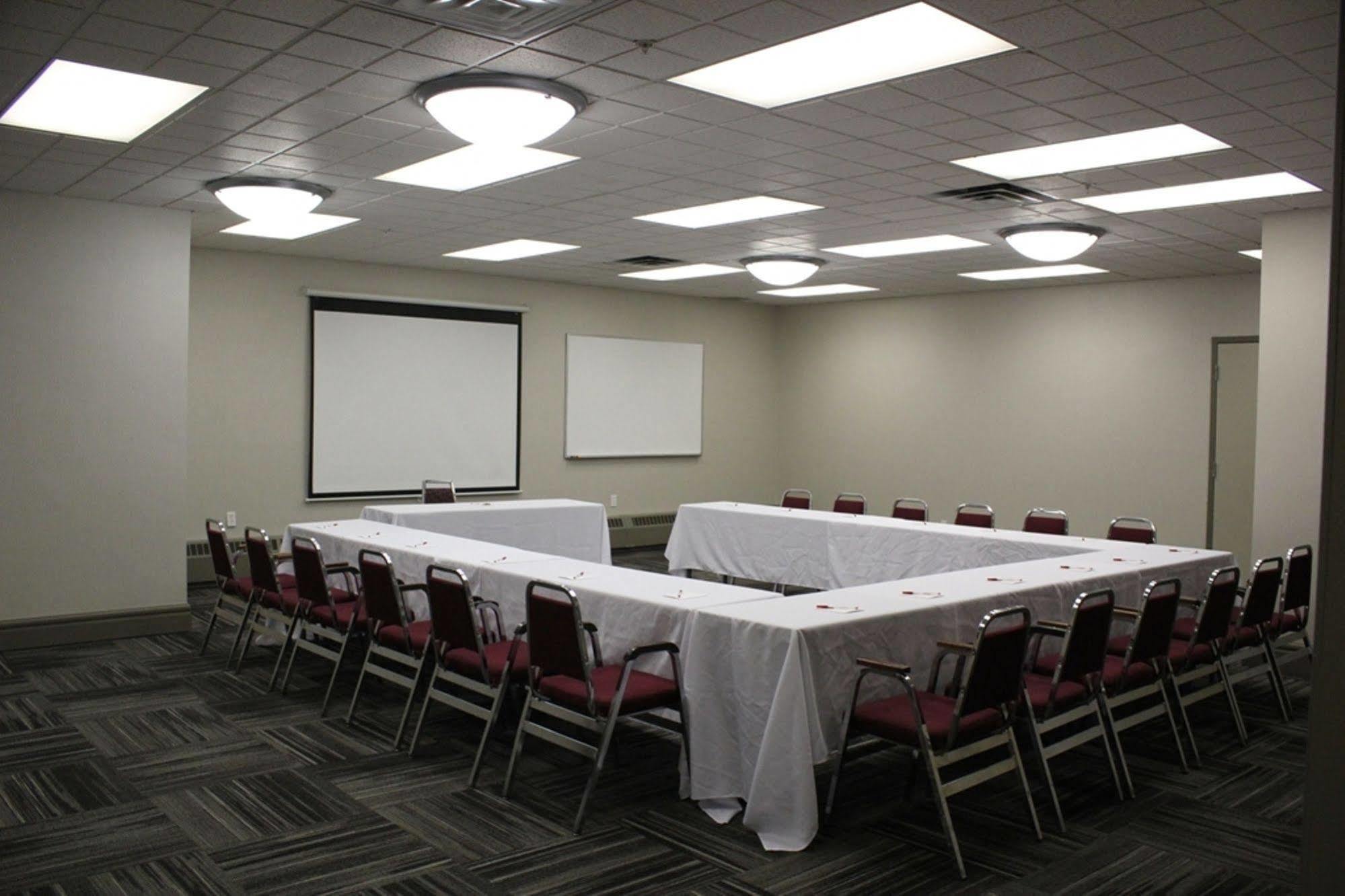 Ramada By Wyndham Edmonton South Hotell Exteriör bild