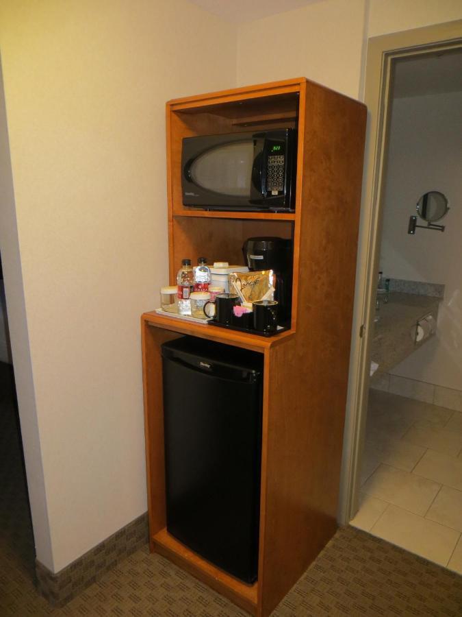 Ramada By Wyndham Edmonton South Hotell Rum bild