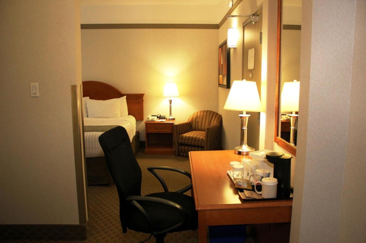 Ramada By Wyndham Edmonton South Hotell Exteriör bild