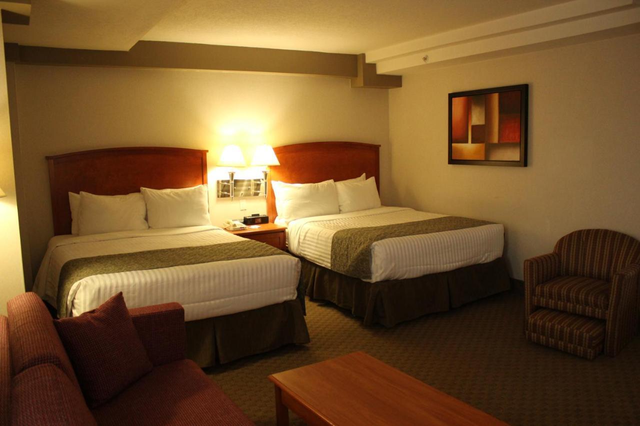 Ramada By Wyndham Edmonton South Hotell Exteriör bild