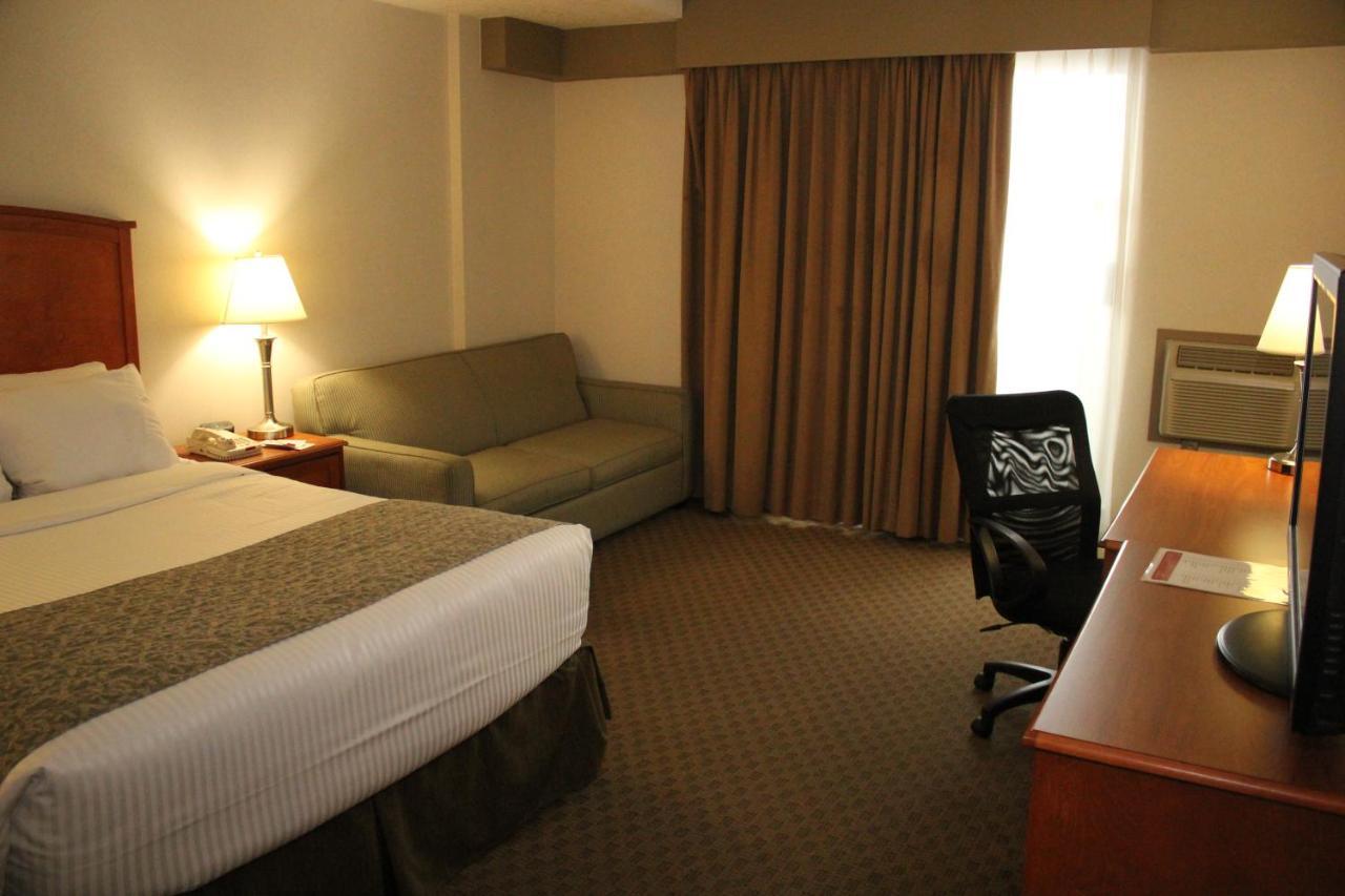 Ramada By Wyndham Edmonton South Hotell Exteriör bild