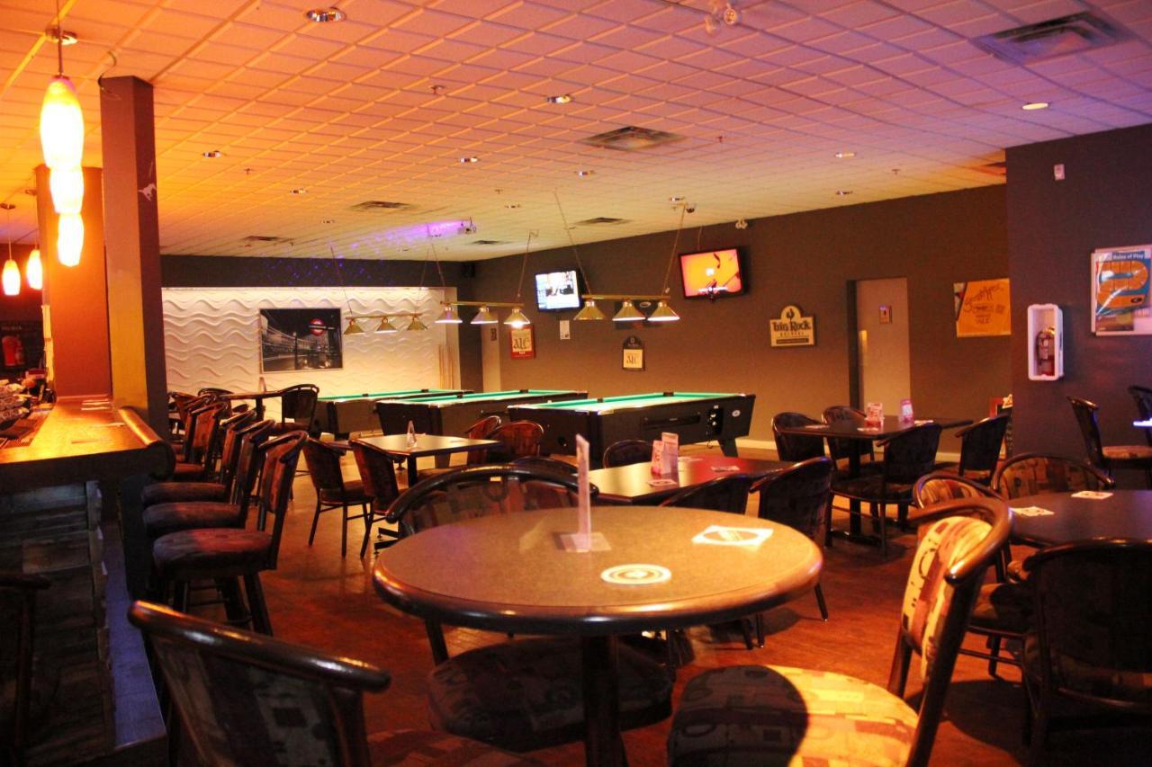 Ramada By Wyndham Edmonton South Hotell Exteriör bild